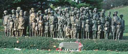 Памятник детским жертвам войны, скульптор М. Ухитилова, 1995 — 2000 годы, Лидице. Фото: wikimedia.org