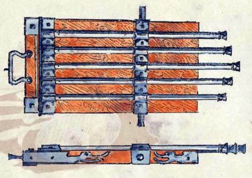 Орган в 5 ружейных стволов (вероятно, начала XVI века), обнаруженный в арсенале Метца и выставленный в 1860 х гг. в музее Парижского артиллерийского училища