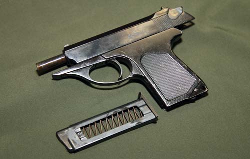 Пистолет ПСМ на затворной задержке. wikimedia