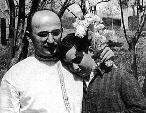 Лаврентий Берия с сыном Серго. Источник: wikipedia