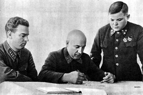 Военный совет Северо-Западного фронта: Богаткин, Курочкин, Ватутин. Фото: wikimedia.org