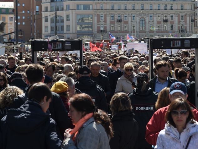 В Госдуме предложили лишать родительских прав за участие в несанкционированных митингах