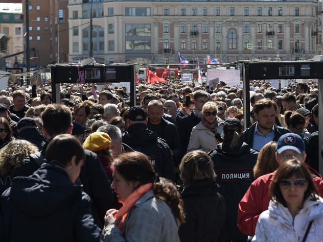 В Госдуме предложили лишать родительских прав за участие в несанкционированных митингах
