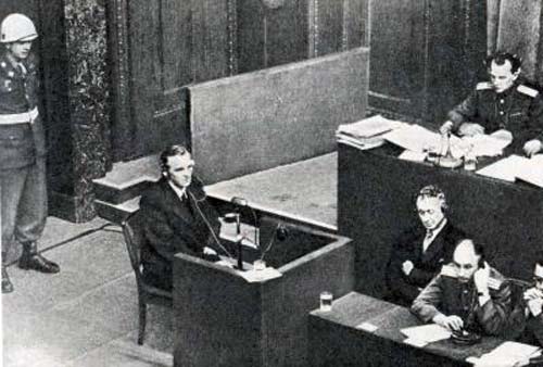Паулюс дает свидетельские показания на Нюрнбергском процессе, 1946 год. Фото: Е.А. Халдей, wikimedia.org