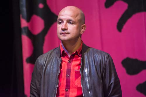 В Егоре Дружинине, несмотря на отсутствие прически, все-таки можно узнать обаятельного Васечкина. Источник: wikimedia