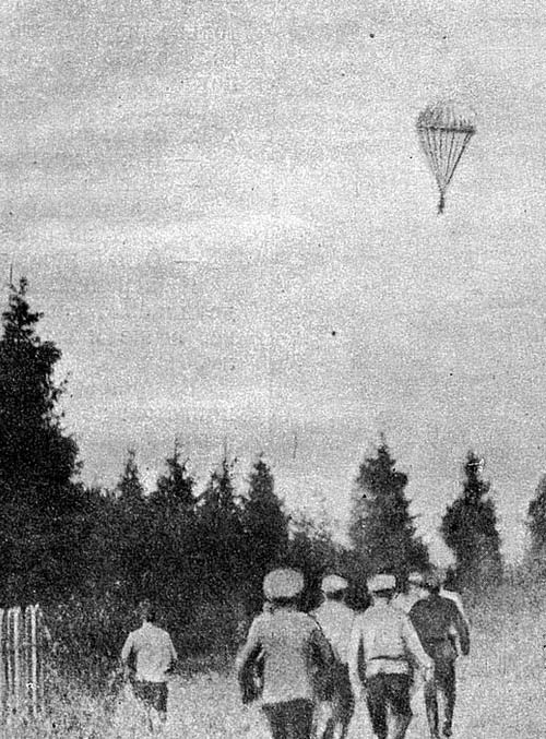 Первый спуск парашюта Котельникова, 1938 год. Фото: wikimedia.org