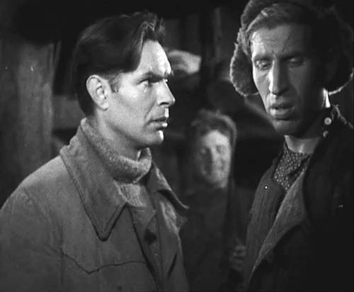 Сергей Филиппов (справа) в Боевом киносборнике от 1942 года