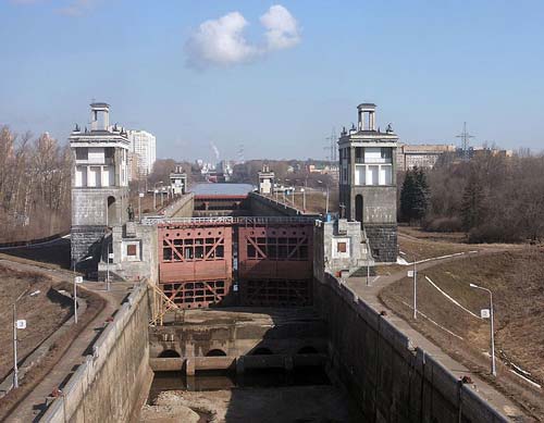 Шлюзы канала имени Москвы. wikimedia
