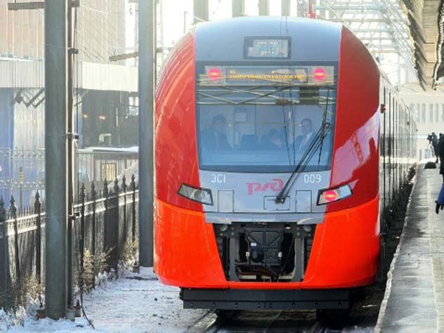 Под Петербургом поезд «Ласточка» протаранил пассажирский автобус