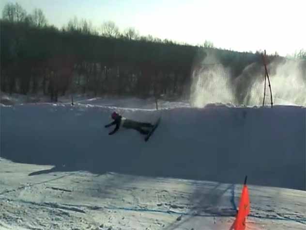 Юного сноубордиста из Белокурихи увезли с соревнований на «скорой»