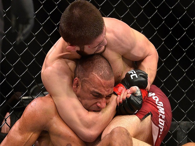 Бойцы Нурмагомедов и Фергюсон подерутся за пояс UFC, отобранный у Макгрегора