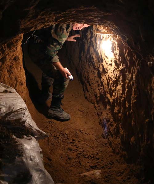 Вход в подземелье террористов в Сирии. Фото: Валерий Шарифулин / ТАСС