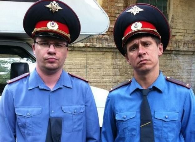 С 2013 года на ТНТ выходит юмористическое шоу «ХБ», в котором Гарик Харламов играл главные роли вместе с Тимуром Батрутдиновым. Оно состояло из одной основной линии и порядка десяти скетчей, в которых актёры перевоплощались в различных персонажей. Август 2013 года. (Фото: кадр из программы «ХБ»)