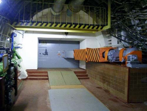 Герметичная дверь, ведущая в Метро Д-6 (оно же Метро-2). Фото: Wikimewia