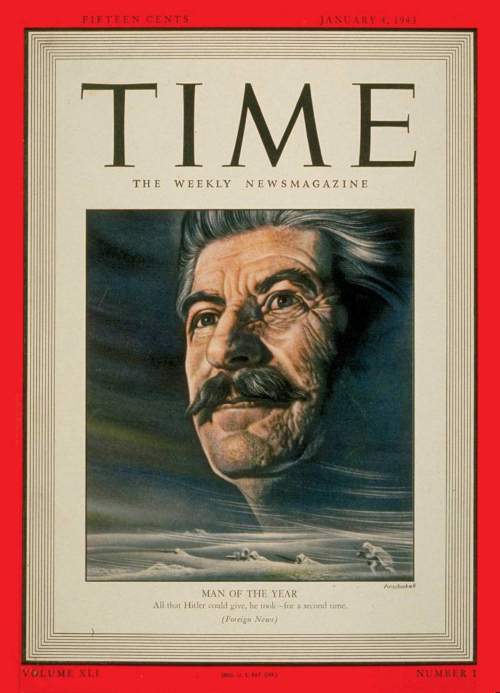 Иосиф Сталин (1942 год).

И снова Иосиф Виссарионович. В 1939 году в редакцию «Time» поступило много возмущённых письменных обращений от читателей, которые недоумевали, почему советский тиран появился на обложке журнала. В 1942 году ничего подобного не было — Сталин стал «Человеком года» за тот отпор, который Советский Союз дал войскам Гитлера. В журнале напечатали: «Только Иосиф Сталин знает, насколько близка была Россия к разгрому. И только Иосиф Сталин знает, как ему удалось спасти Россию».

Фото: time.com
