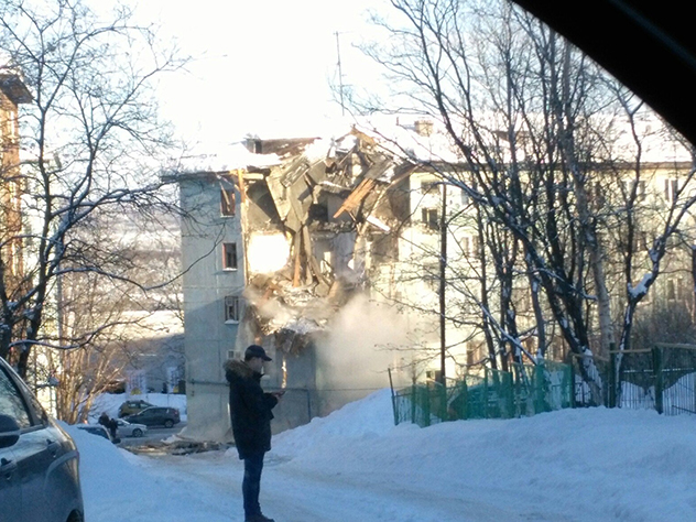 В Мурманске от взрыва газа рухнули три этажа здания