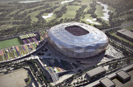 Наконец, Qatar Foundation — арена, выполненная в форме гигантского бриллианта. Инженеры спроектировали ее таким образом, что узоры фасада будут менять цвет по ходу движения солнца. После Мундиаля «бриллиант» останется в Катаре и станет частью огромного образовательного центра. Фото: sc.qa