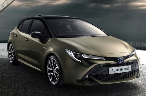 Toyota показала новое поколение хэтчбека Auris. Среди отличий от предыдущего — светодиодная оптика, агрессивные бамперы и видоизмененная решетка радиатора, а главное — гибридная силовая установка вместе бензиновой. Фото: Toyota
