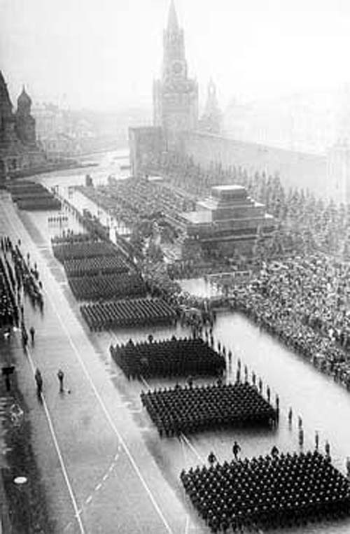 Парад Победы на Красной площади в мае 1945-го. Wikimedia