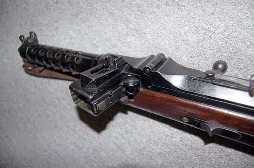 Приспособление для снаряжения магазинов. Источник: wikipedia