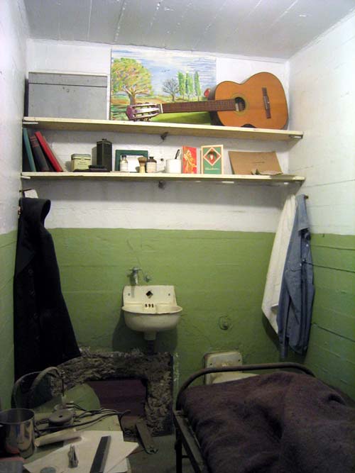 Крохотная камера Алькатраса. wikimedia.org