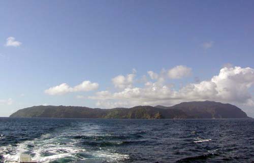 Остров Кокос в Тихом океане, вид с моря. Источник: wikimedia.org