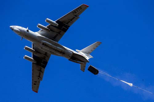 Десантирование бронетехники. Фото: Минобороны России