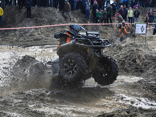 Барнаульцы испытали себя в «грязных гонках» по бездорожью