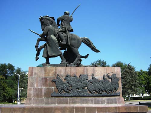 Тот самый скандальный Монумент Первоконникам работы Вучетича, Ростов-на-Дону. Фото: wikipedia.org