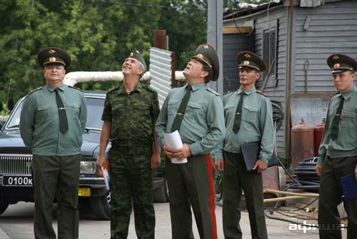 Кадр из сериала «Стройбатя»