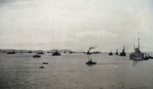 Выход в море русской эскадры с беженцами. Скан из книги воспоминаний Врангеля. Источник: wikimedia.org