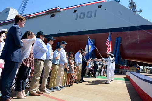 Торжественная церемония спуска на воду второго эсминца USS Michael Monsoor DDG-1001 в 2016 году. Источник: wikimedia.org