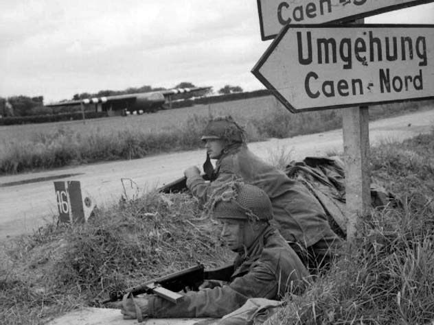 Британские солдаты в Нормандии, 1944 год. Источник: wikimedia.org