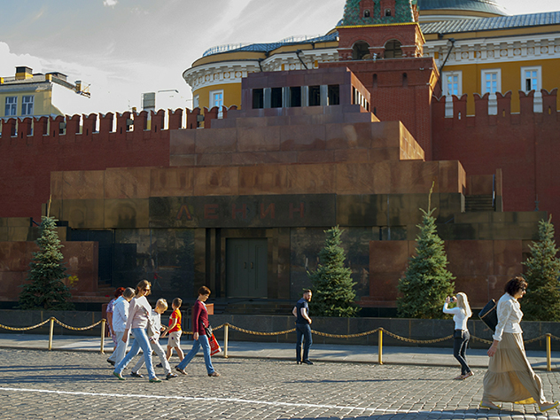 В Мавзолей Ленина временно закрывают доступ