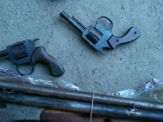 Самоучки из Северной Осетии нелегально изготавливали «ручки-пистолеты»