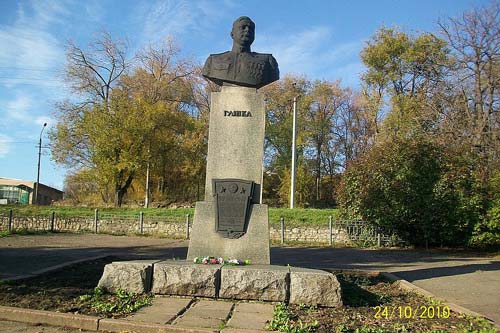 Бюст Дмитрию Глинке в городе Кривой Рог, Украина. Источник: wikipedia.org