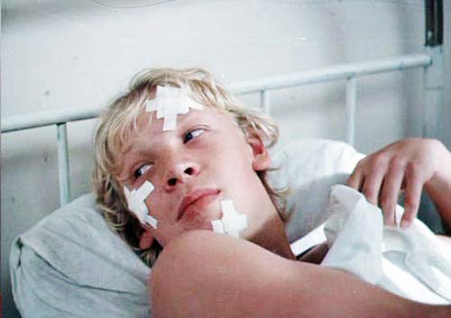 Александр Варакин сыграл хулигана по кличке Гусь в фильме «Каникулы Петрова и Васечкина». Кадр из фильма