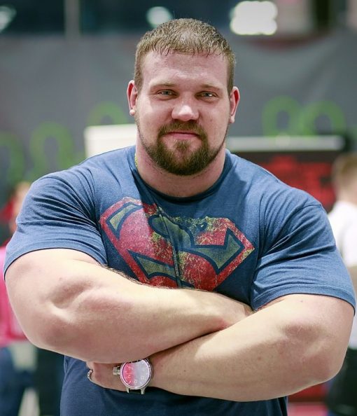 Кирилл Сарычев — самый молодой русский богатырь. Сейчас ему 29 лет, но уже в 25 он установил свой первый мировой рекорд в жиме лежа. Сейчас он побил его уже несколько раз и не собирается останавливаться на достигнутом. На данный момент рекорд Сарычева составляет 335 кг.