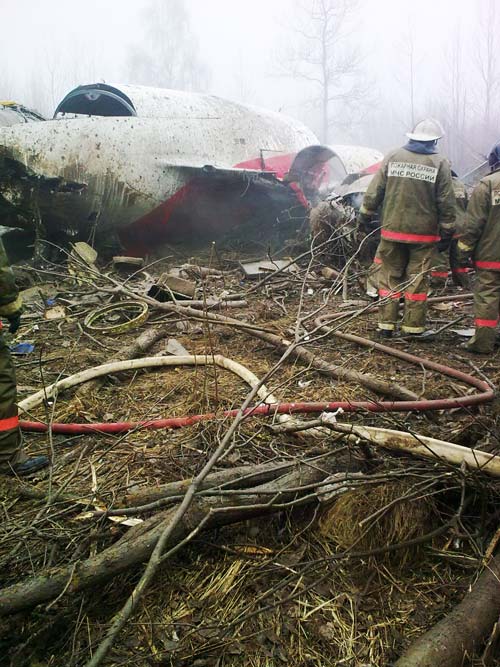 На месте крушения. Обломки самолета Качиньского. Фото: wikimedia.org