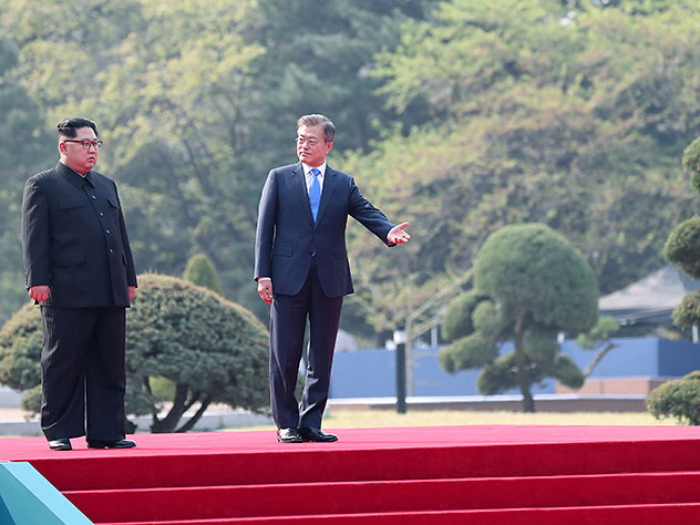 Первый раунд переговоров лидеров двух Корей прошел успешно