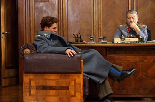 Кадр из фильма «Сын отца народов». В роли Василия – Гела Месхи. В роли Сталина – Анатолий Дзиваев