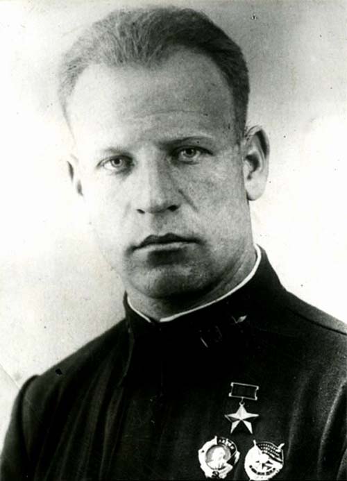 Командир 5-го Гвардейского авиаполка Василий Александрович Зайцев. Май 1942 г. Источник: wikipedia.org