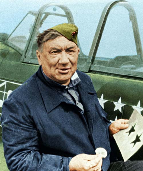 Механик Макарыч. Кадр из фильма «В бой идут одни «старики»