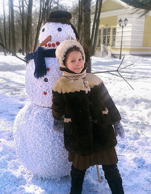 Кадр из фильма «Сын отца народов», 2013 год. В роли маленькой Светланы – Анна Кирина