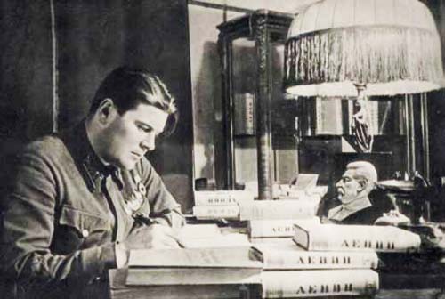 Комбриг Анатолий Серов за учебой, 1938 год. Фото: wikimedia.org