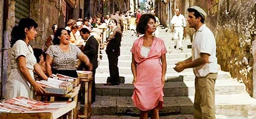 Кадр из фильма «Вчера, сегодня, завтра»