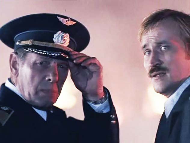 Кадр из кинофильма «Экипаж»