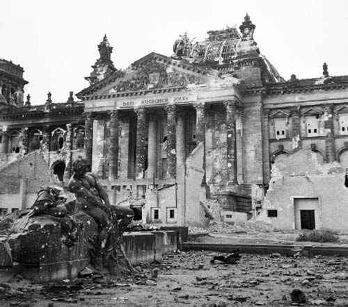 Рейхстаг, июнь 1945 года. Источник: wikipedia