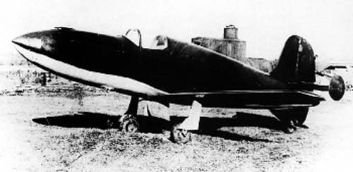 БИ (БИ — Березняк-Исаев, или Ближний Истребитель) - ракетный самолёт, первый советский самолёт с жидкостным ракетным двигателем. Источник: wikimedia.org