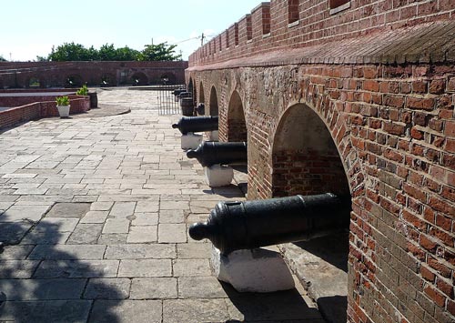 Хорошо сохранившийся и отреставрированный фланк одного из фортов, защищавших Порт-Ройал. Источник: wikipedia.org